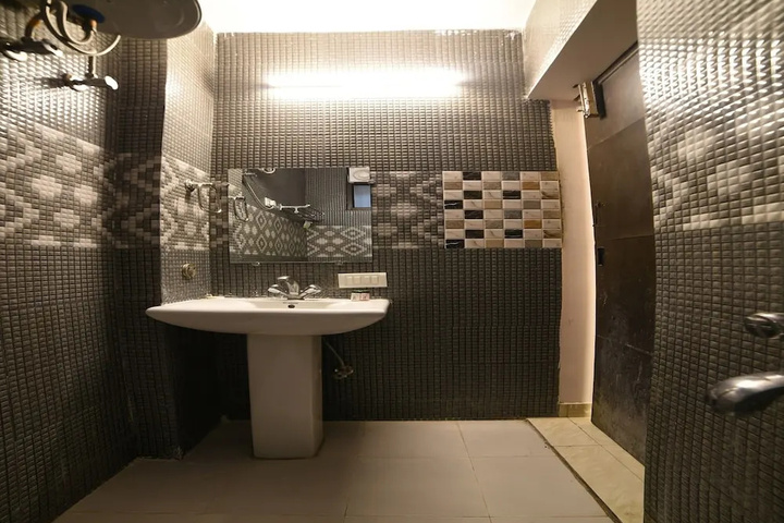 Room 8 of 18
