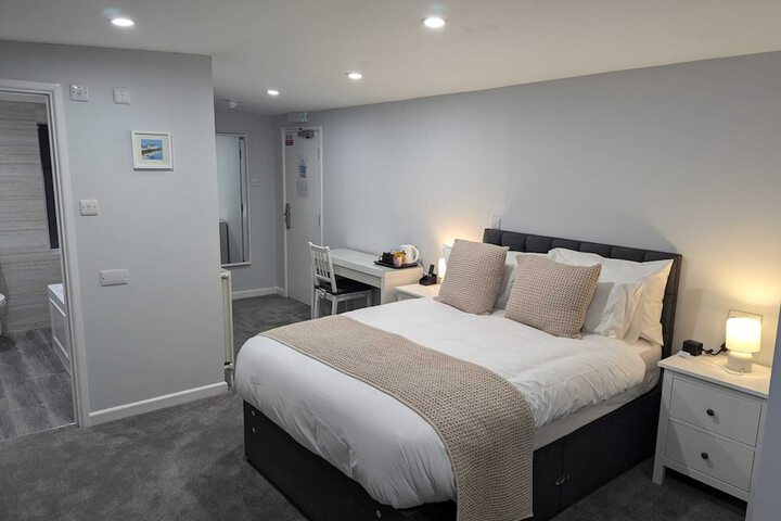 Room 44 of 49