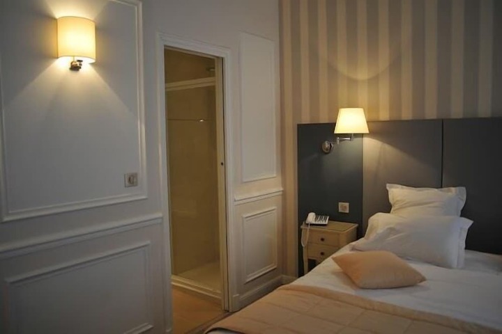 Room 16 of 80