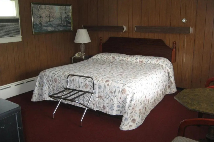 Room 9 of 10