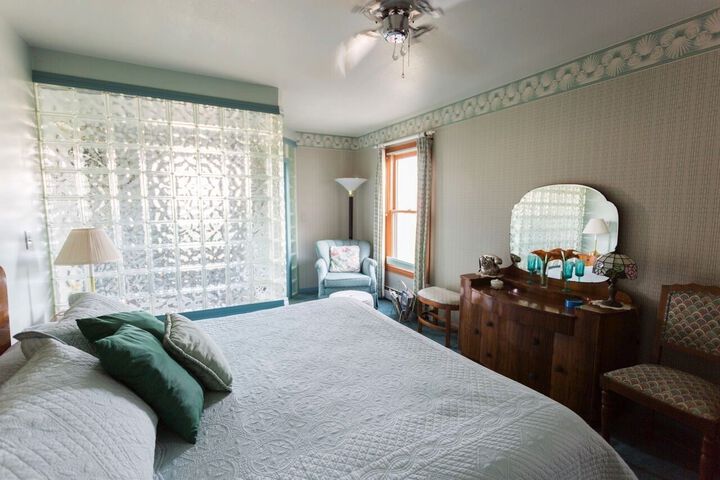 Room 33 of 69