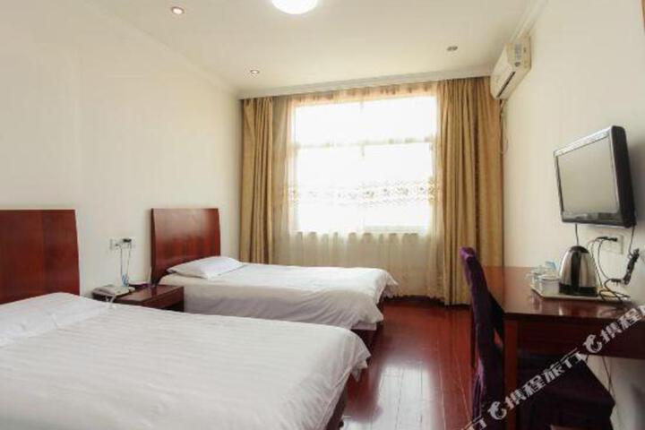 Yuzhou Business Hotel