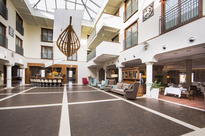 Entrance & Lobby