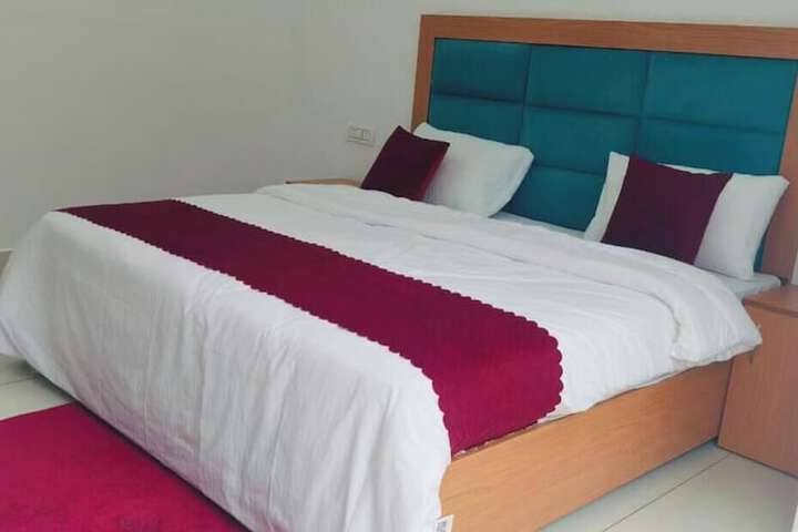 Room 5 of 6