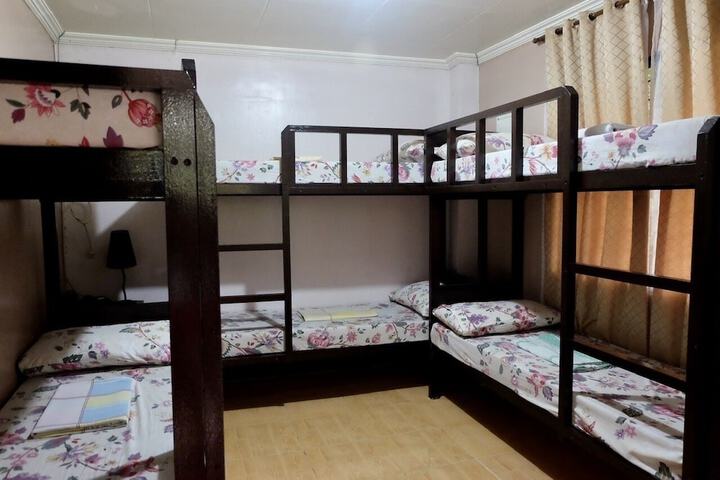 Room 10 of 28