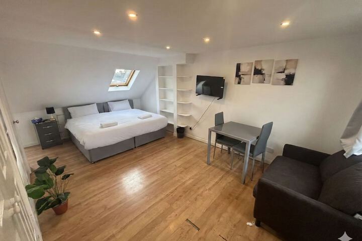 Room 2 of 27