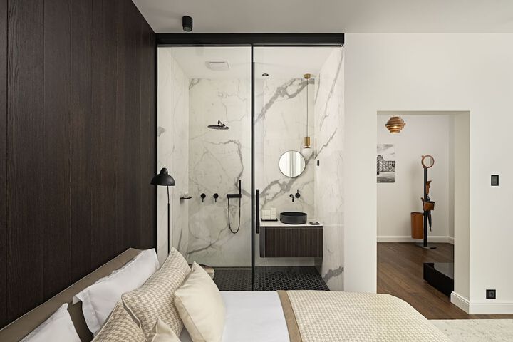 Room 9 of 51