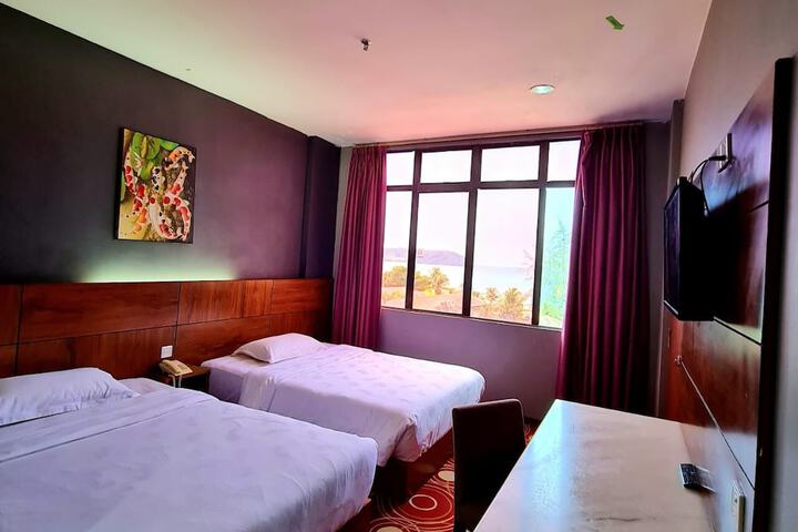 Room 14 of 33
