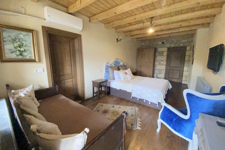 Room 14 of 49