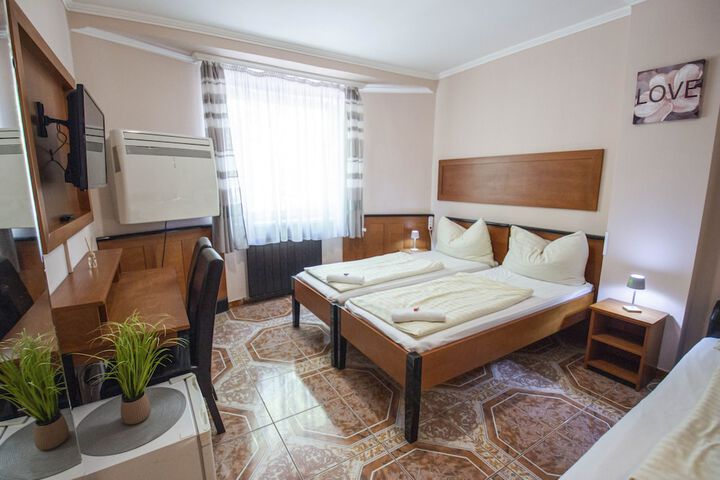 Room 15 of 40