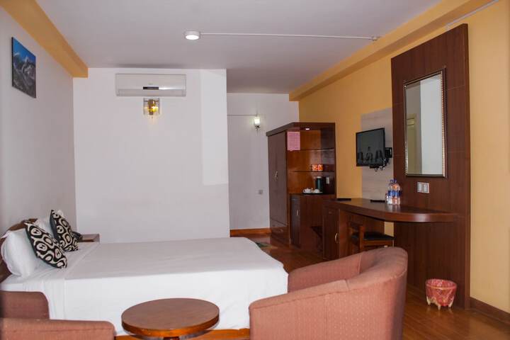 Room 7 of 32