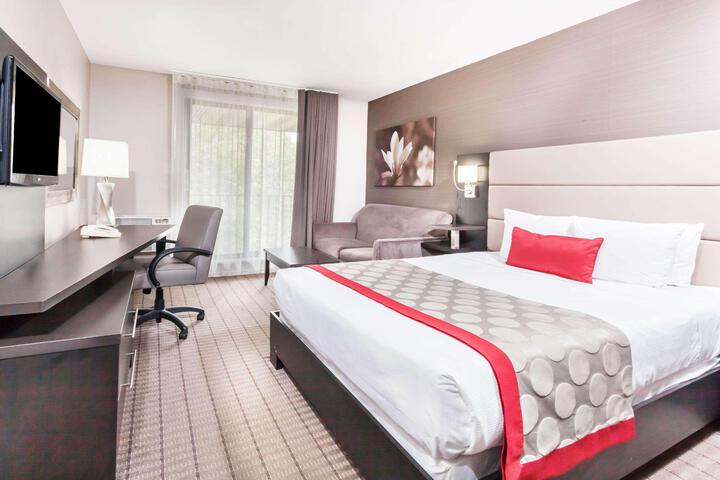 1 Queen Bed Waterfront (11 of 22)