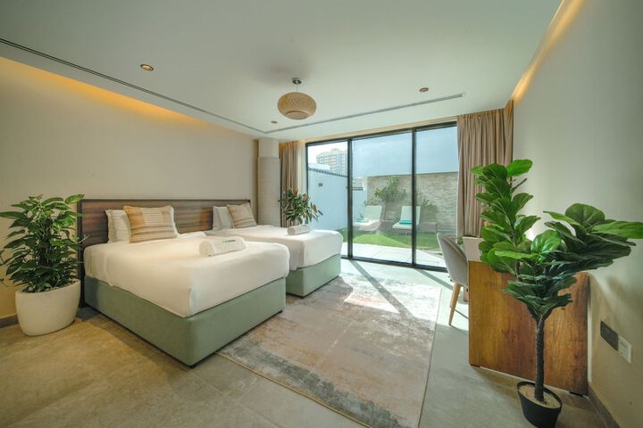 Room 9 of 34