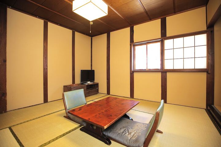 Room 13 of 71