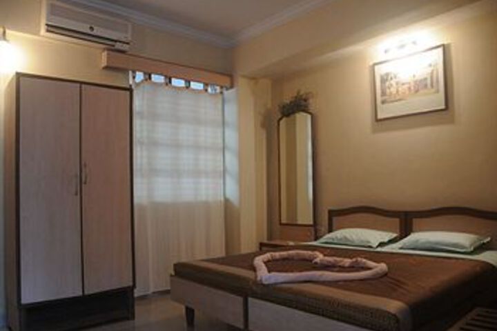 Room 3 of 7