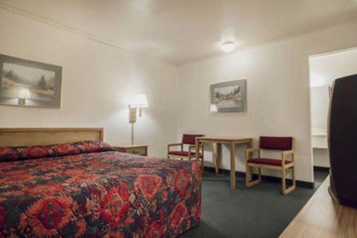 Room 6 of 16