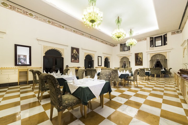 Dining 75 of 133