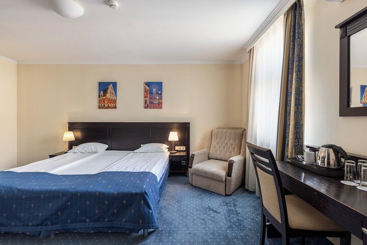 Room 30 of 48
