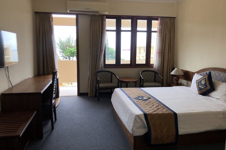 Room 10 of 43