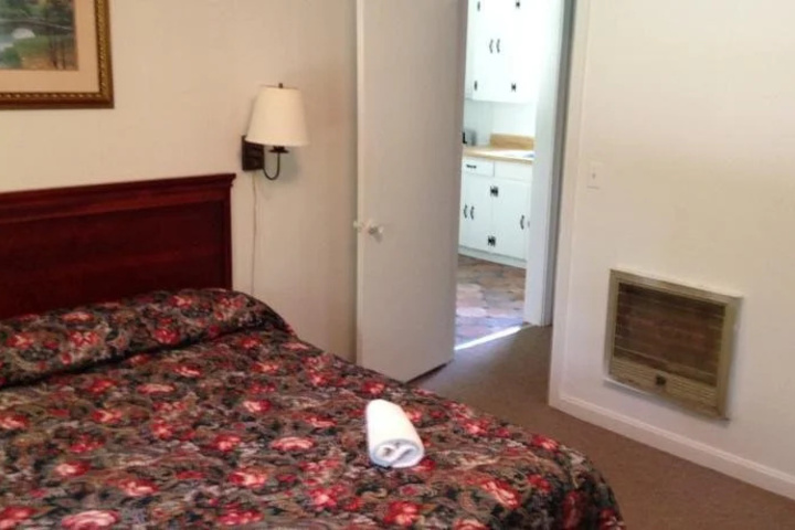 Room 6 of 16