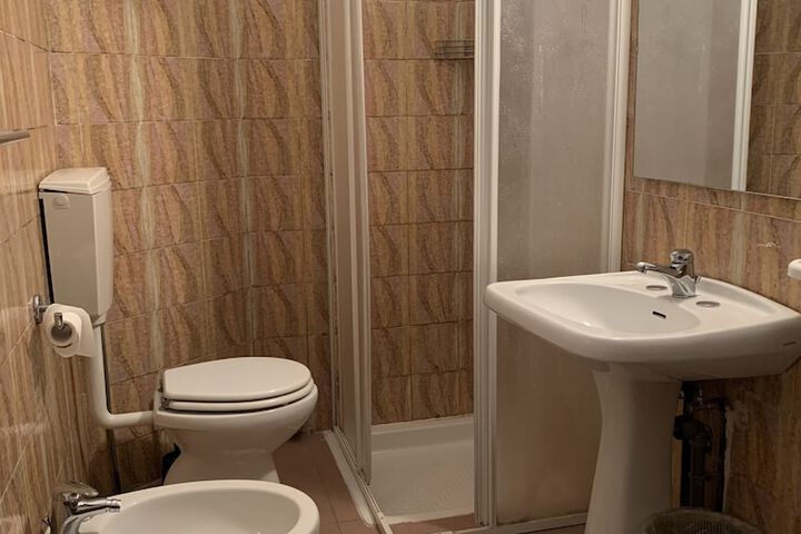 Room 23 of 35
