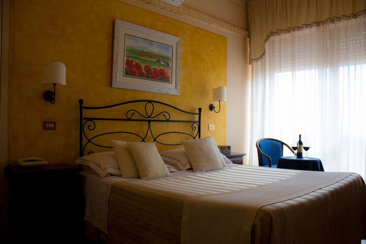 Room 14 of 60