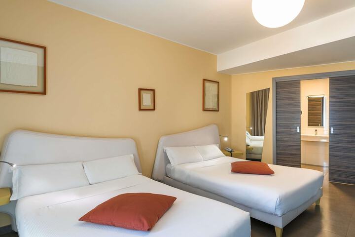 Room 20 of 153