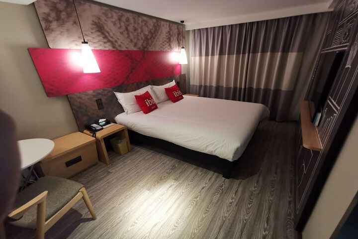 Room 9 of 27