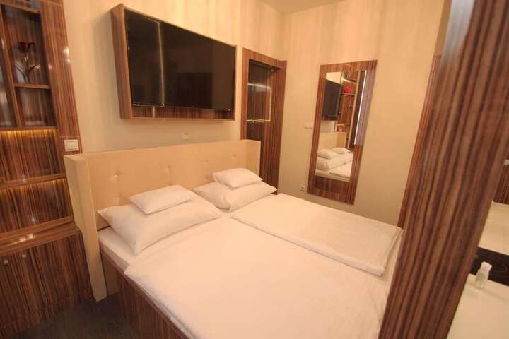 Room 11 of 70