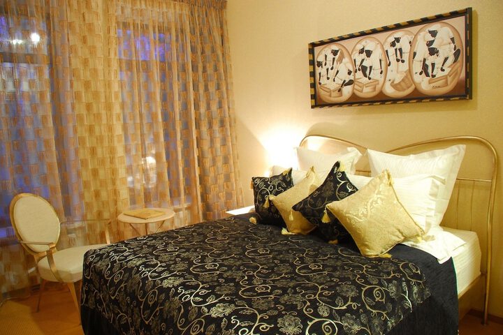 Room 4 of 11