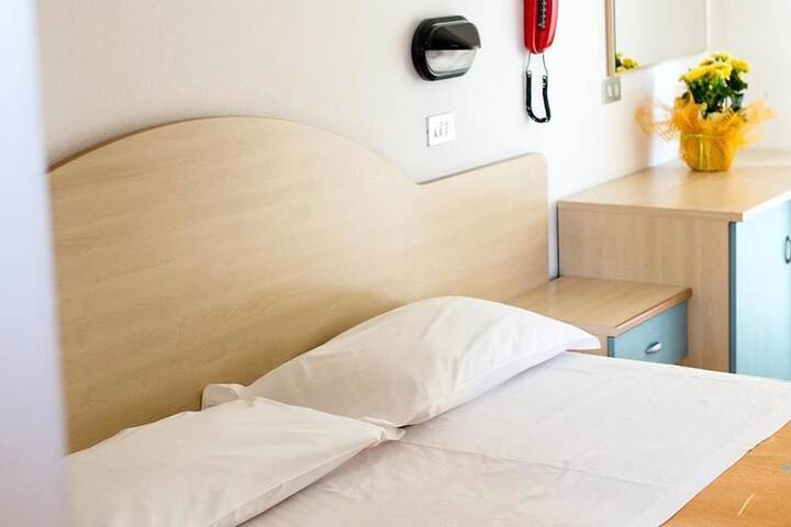 Room 7 of 32