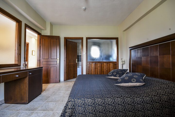 Room 28 of 82