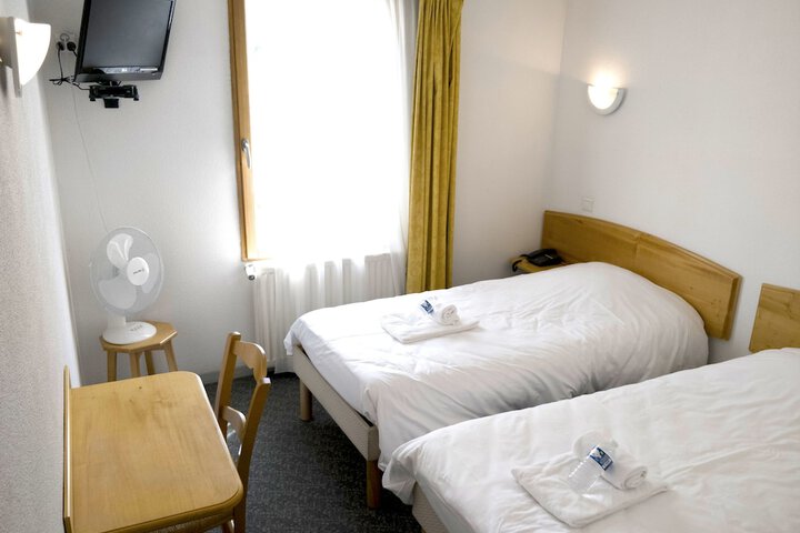 Room 5 of 34