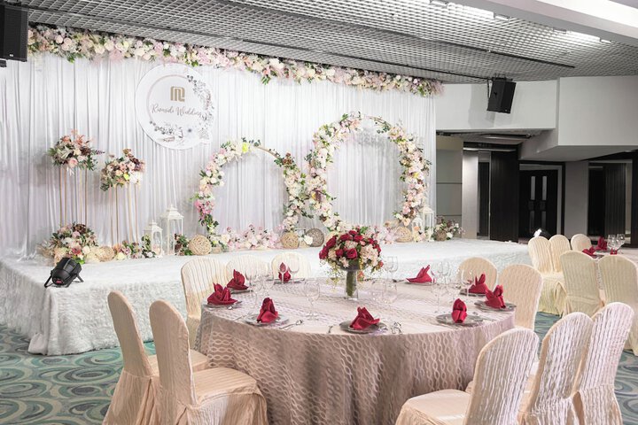 Ballroom/Hall 83 of 106