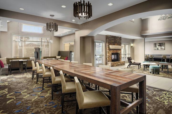 Lobby lounge