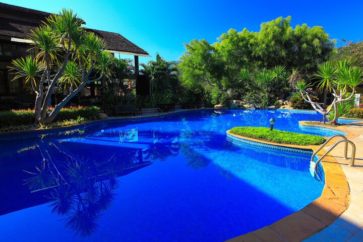 Hotel with Pool