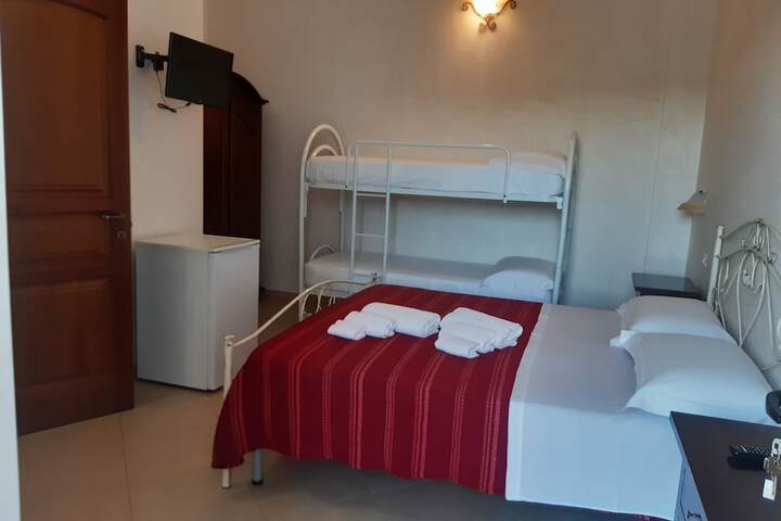 Room 6 of 25