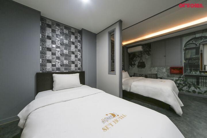 Room 22 of 55