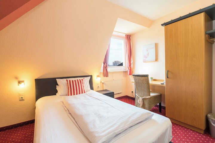 Room 8 of 24