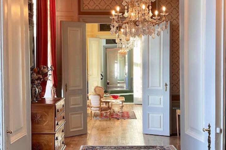 Room 32 of 80