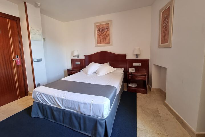 Room 6 of 30