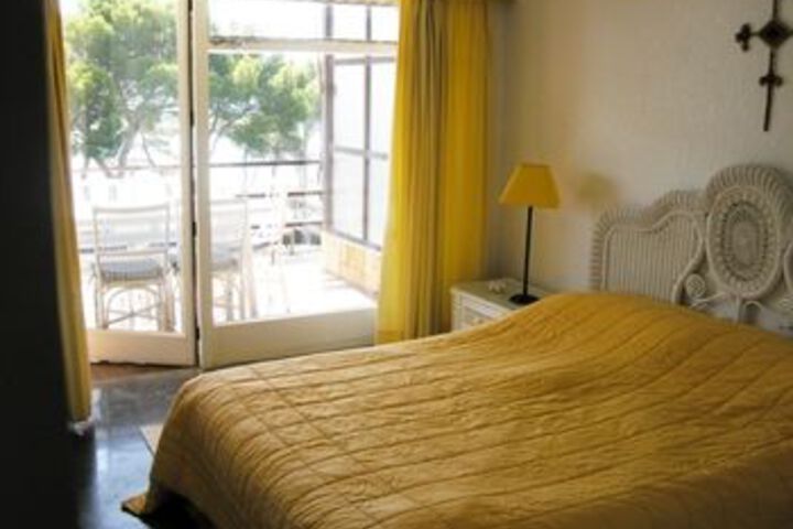 Room 10 of 27