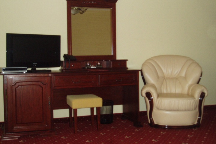Room 6 of 33