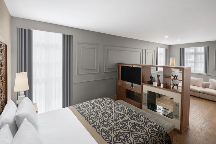 Room 9 of 79