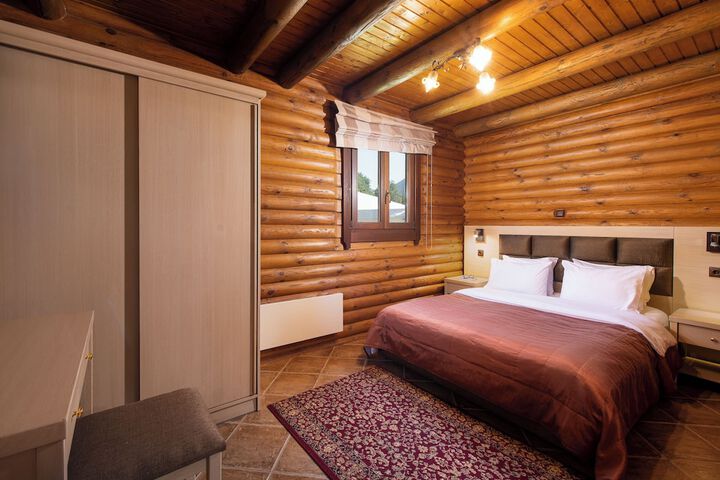 Room 2 of 86