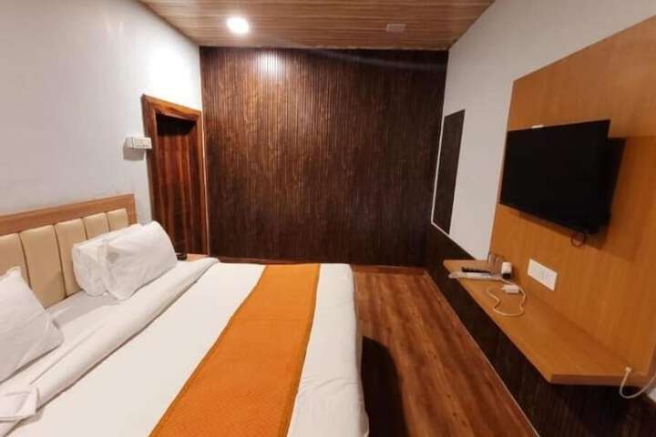 Room 5 of 6