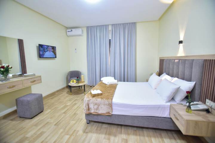 Room 28 of 60