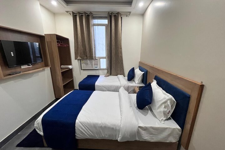 Room 3 of 33