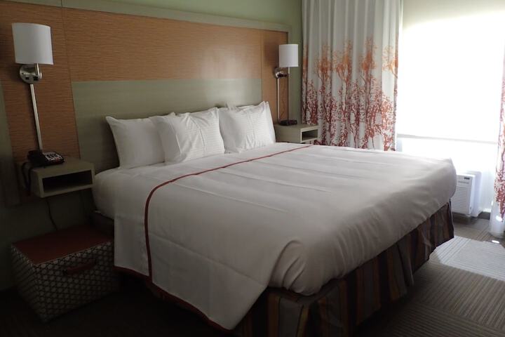 1 King Bed (1 of 10)