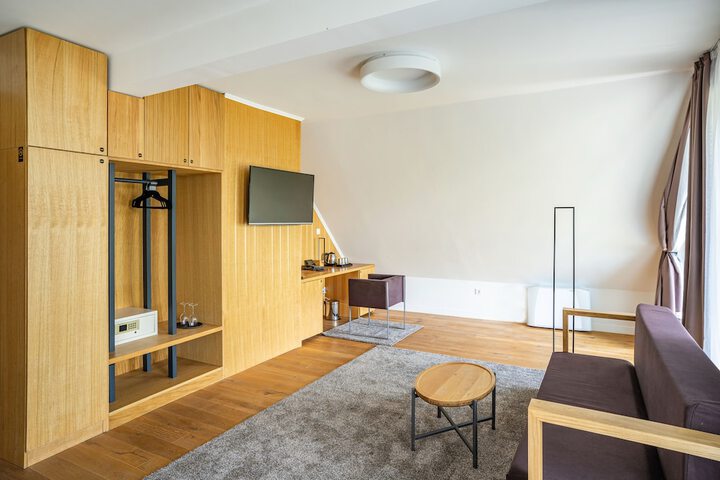 Room 4 of 45
